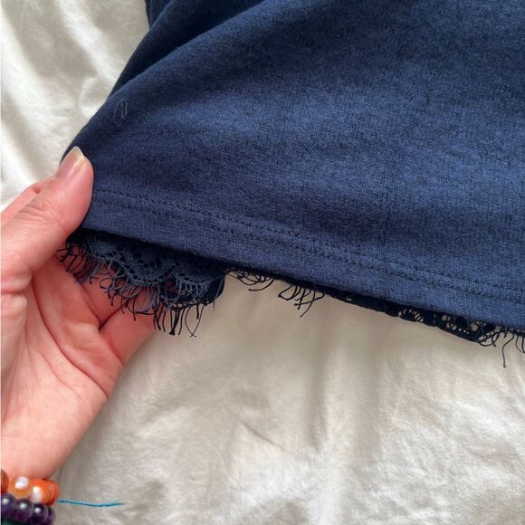 Francesca’s Maggie Lace Border Top Navy Size XXS - Picture 8 of 9